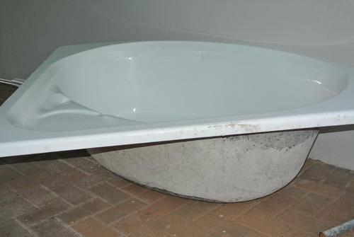 Side view of corner bath